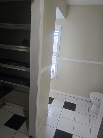 Building Photo - 521 W Greenleaf St