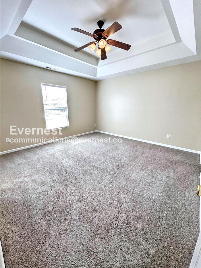 Building Photo - 941 Ujamaa Dr