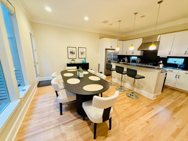 Building Photo - 3612 Convent St