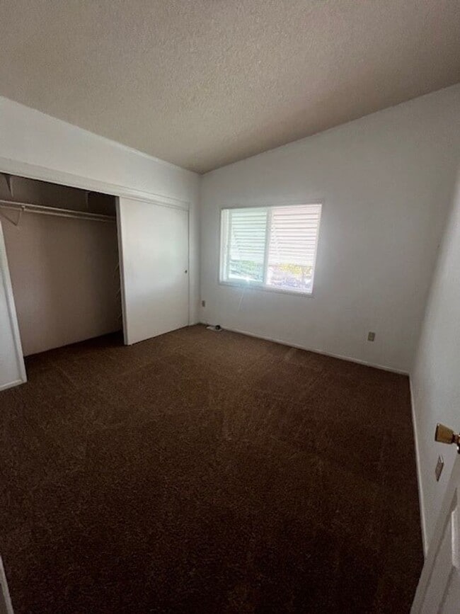 Building Photo - 21276 White Pine Dr