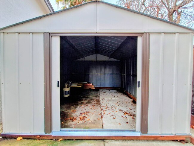 Building Photo - Beatifully Remodeled 3bd Single Story Hous...