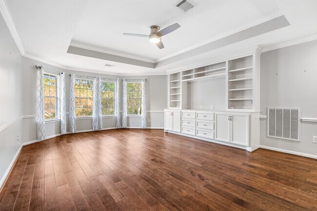 Building Photo - 11 Winrock Pl