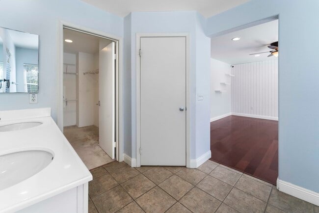 Building Photo - 28225 Clementine Dr