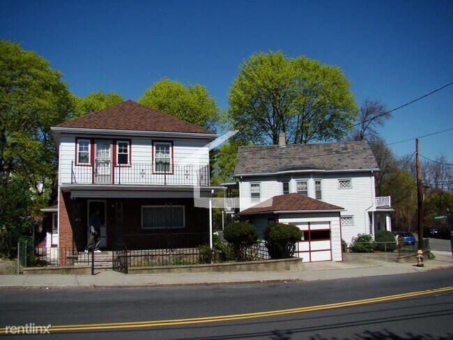 Building Photo - 3 br, 1.5 bath House - 32 Brooks St # 35