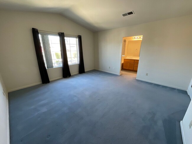 Building Photo - 34883 Herringbone Way, Union City, CA 94587