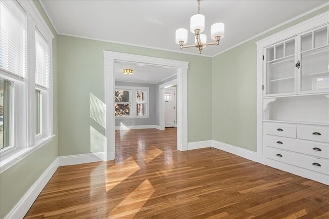 Building Photo - 51 Roslin St