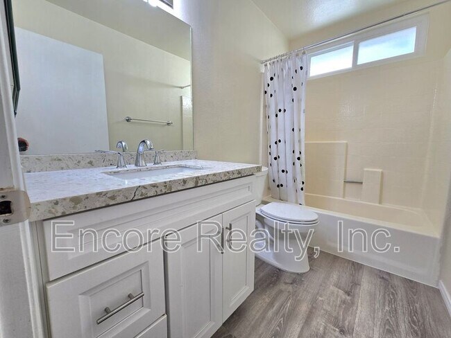 Building Photo - 2093 Waterbury Dr