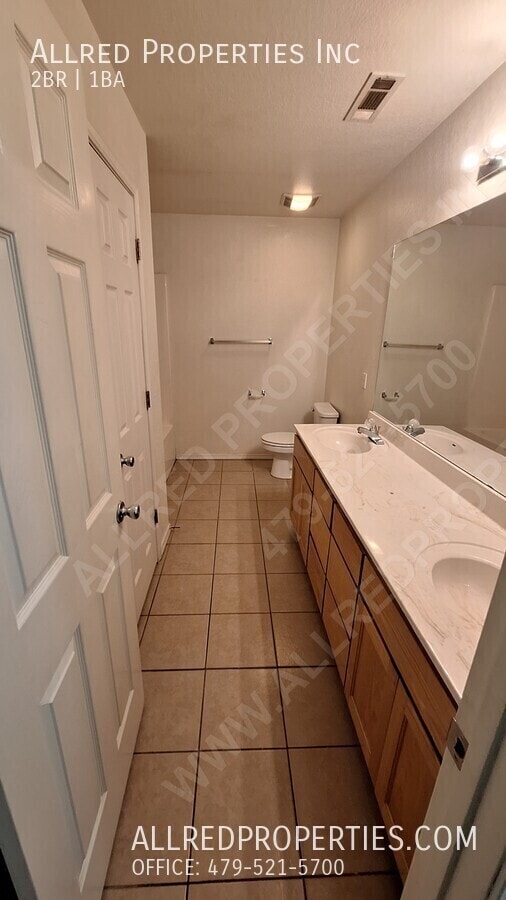 Building Photo - 2697 N Center St