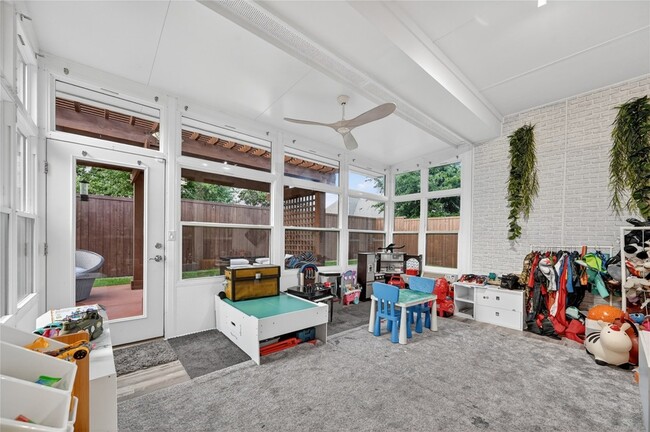 Building Photo - 400 Trailside Dr