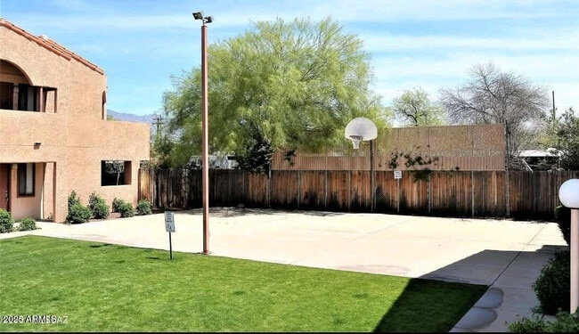 Building Photo - 1745 E Glenn St