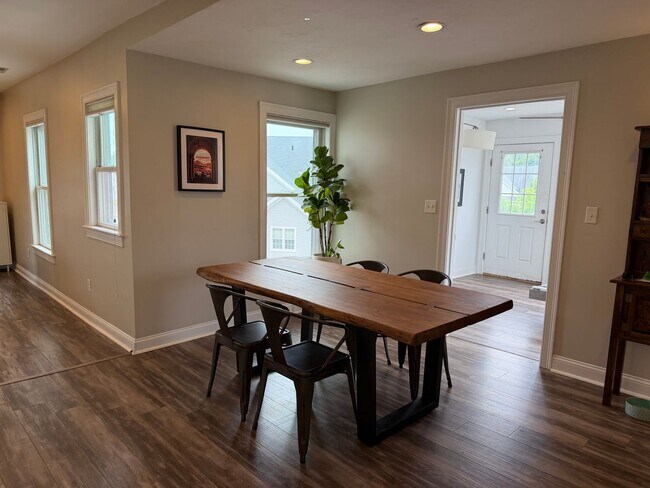 Building Photo - King Light, LLC