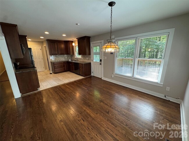 Building Photo - 219 Larkfield Rd