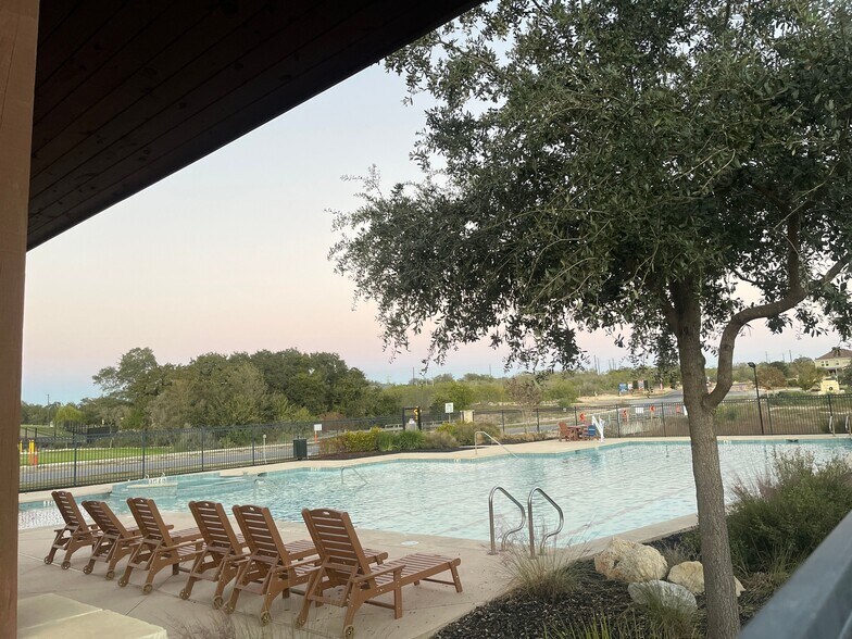 Building Photo - 2038 Rhesus Vw