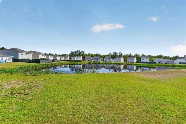 Building Photo - AVAILABLE MAY 2026  [PET FRIENDLY]