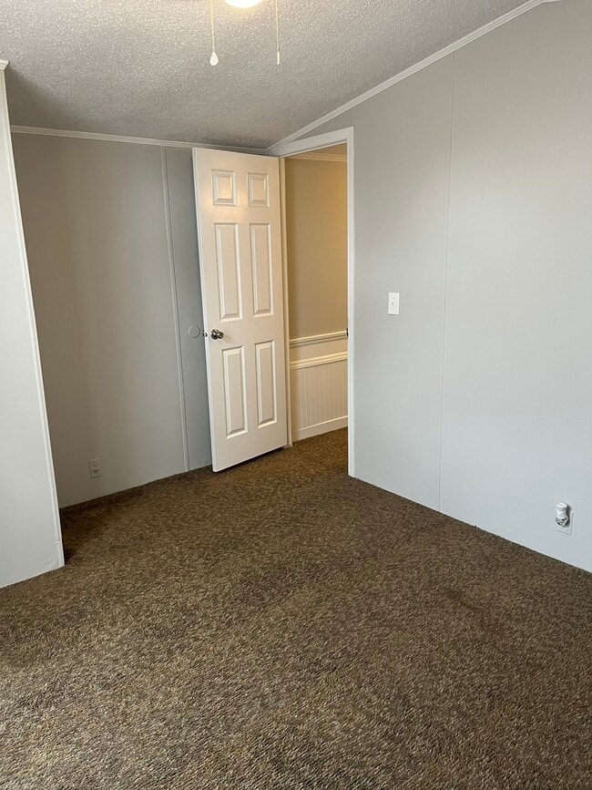 Building Photo - 1700 Lizzie Mill Rd