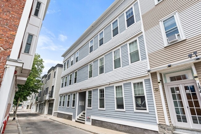 Building Photo - 180 Gold St
