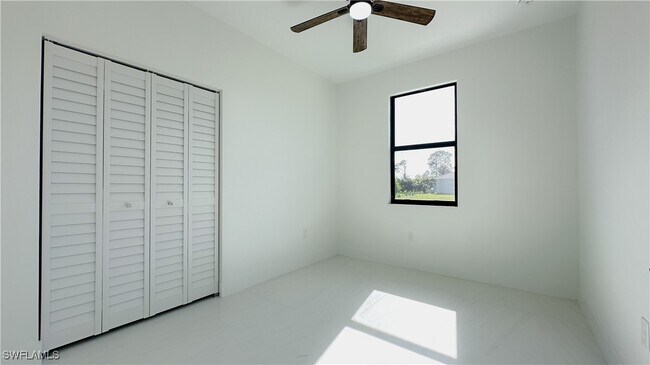 Building Photo - 714 Chambers St E