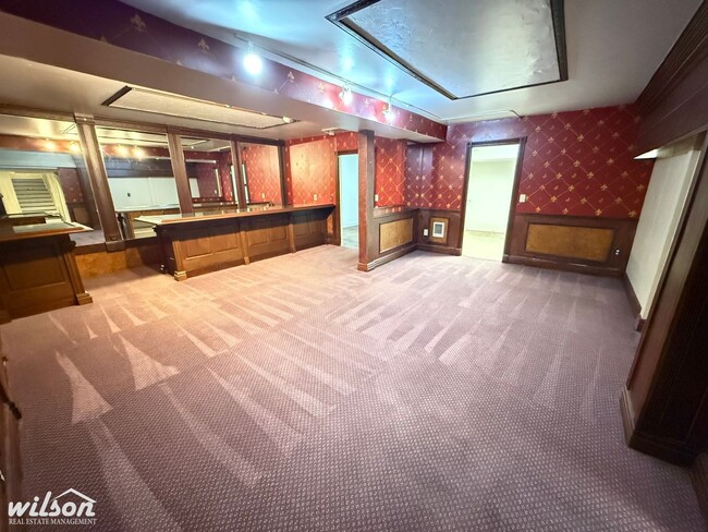 Building Photo - 807 W Yakima Ave