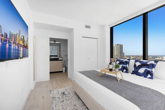 Building Photo - 225 N Miami Ave