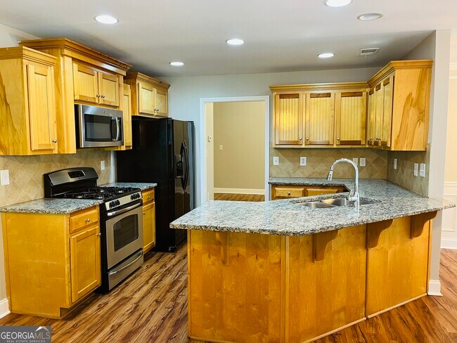 Building Photo - 5750 Crest Hill Dr NE
