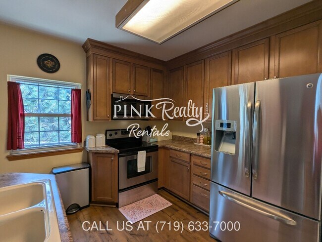 Building Photo - 8560 Avens Cir