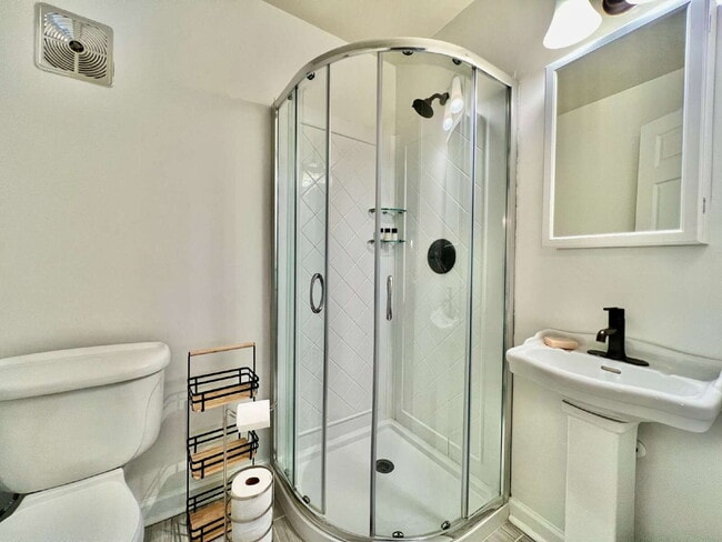 Building Photo - FULLY FURNISHED LUXURY CONDO!