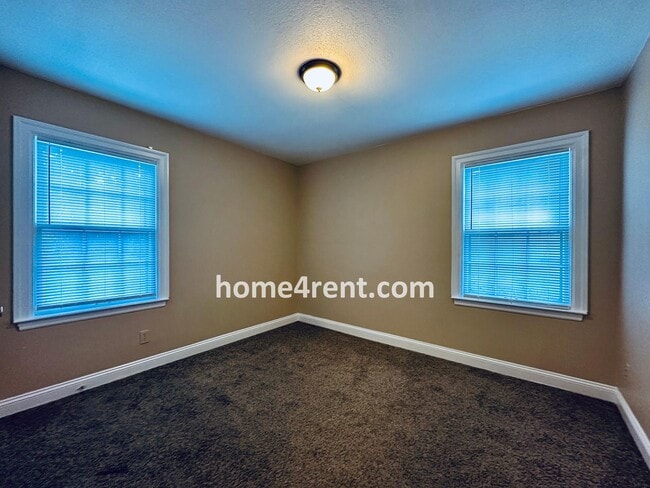 Building Photo - Adorable Ranch in Roeland Park w/ Wood Flo...