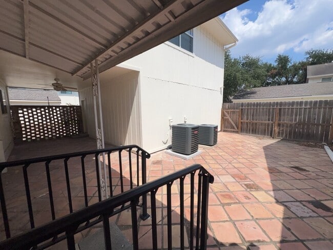 Building Photo - 1120 5th Ave N