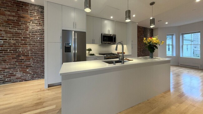 Building Photo - 55 Delle Ave