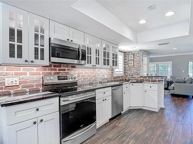 Building Photo - 3611 Pine Knot Dr