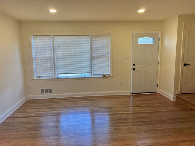 Building Photo - Stunning Updated 3BR/2BA Row Home in the Heart of Towson