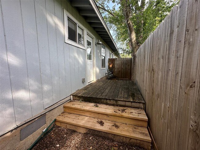 Building Photo - 4412 Gillis St