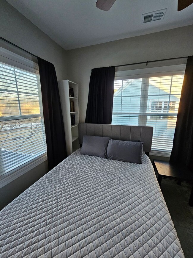 Building Photo - Welcome Home to Comfort and Style in North Charleston, SC!