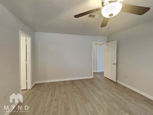 Building Photo - 634 N Quartz St