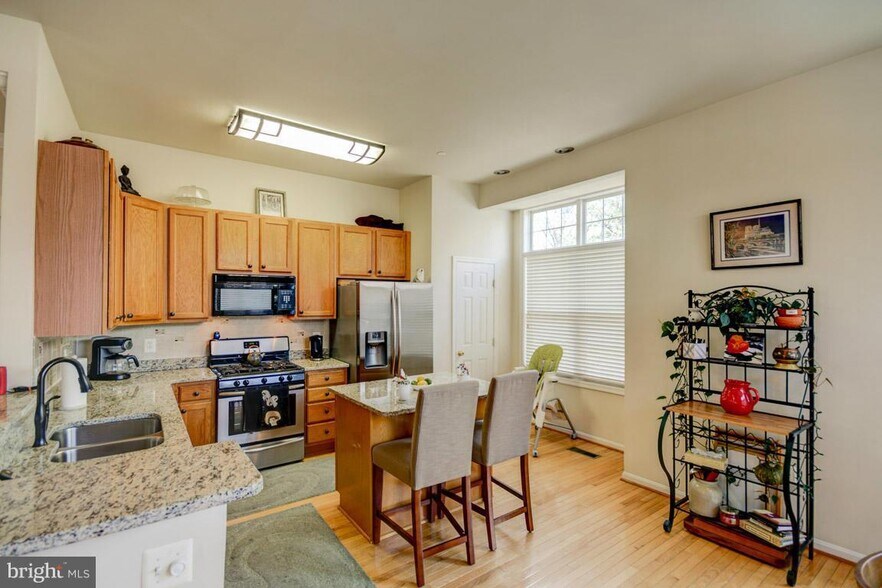 Building Photo - 401 Ashford Ln