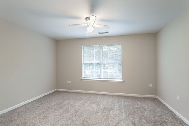 Building Photo - 3bd/2.5 ba Duplex Unit w/ Garage in Ideal ...