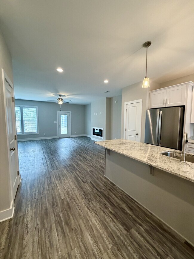 Building Photo - 52 Cuddington Ln