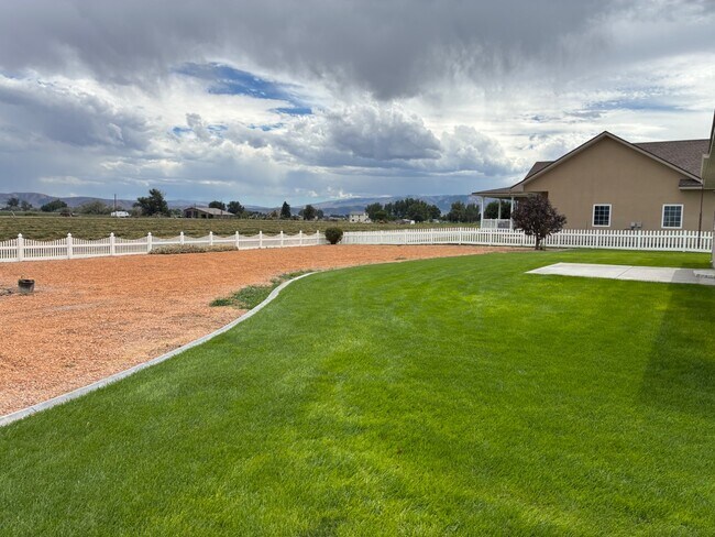 Building Photo - 234 Greenbrier Dr