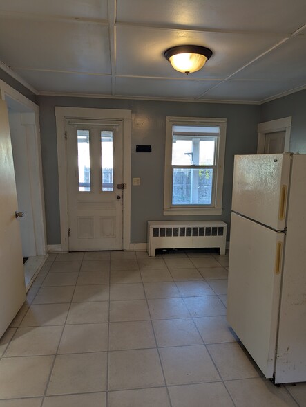Building Photo - 159 Perham St