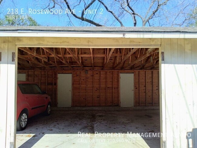 Building Photo - 218 E Rosewood Ave