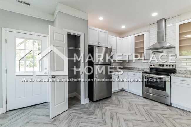 Building Photo - 1803 1/2 N 28th St