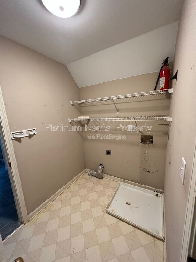 Building Photo - 7115 Red Fox Ln