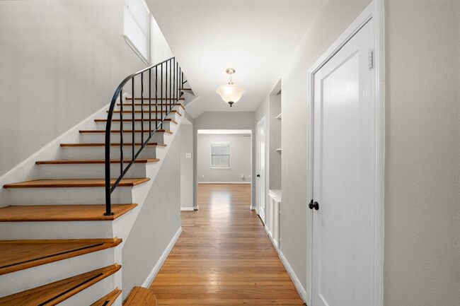 Building Photo - 3818 Southmore Blvd