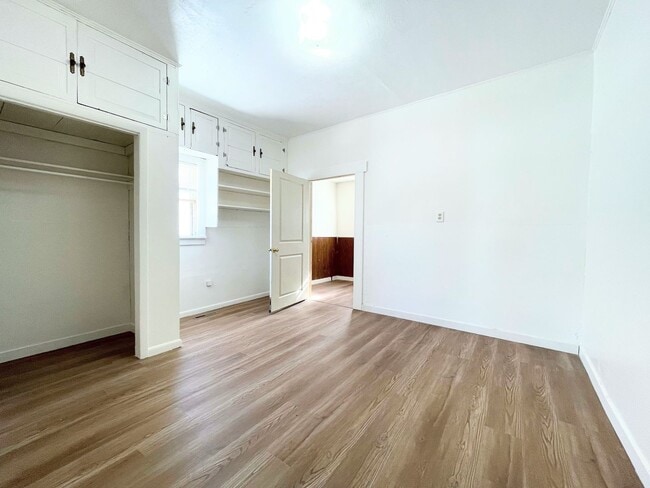 Building Photo - 3 Bed, 2 Bath Bungalow