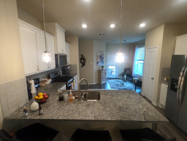 Building Photo - 835 Mineral Wells Ln