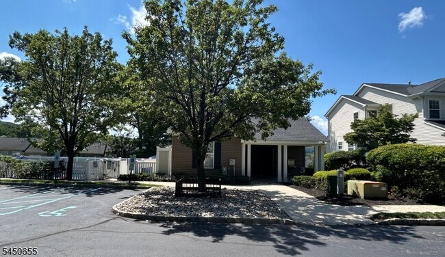 Building Photo - 2501 Vantage Ct