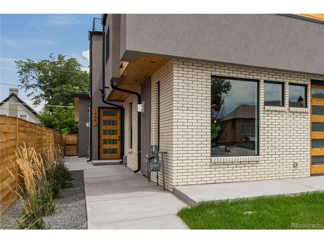 Building Photo - 1466 Zenobia St