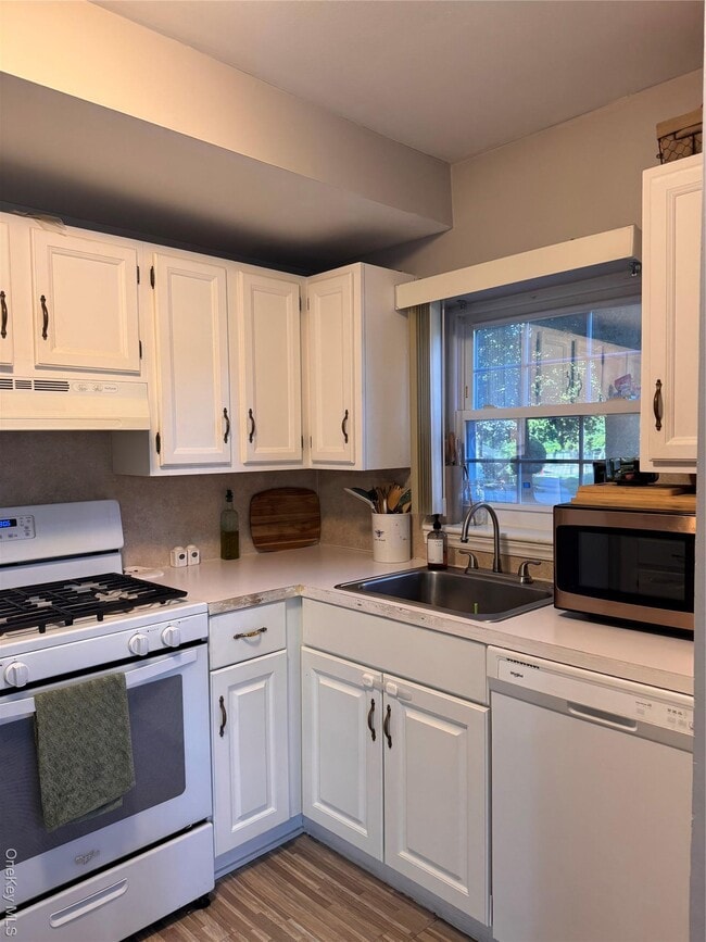 Building Photo - 5 Lexington Hills Rd