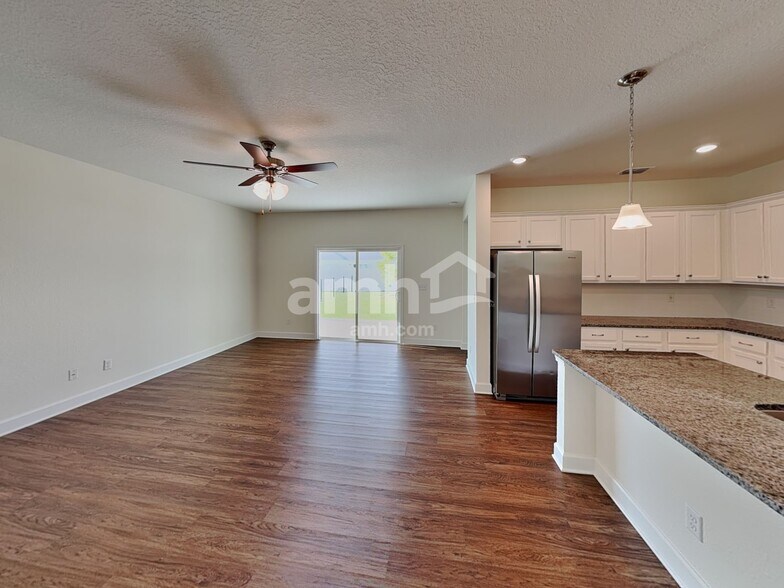 Building Photo - 378 Sandstone Dr