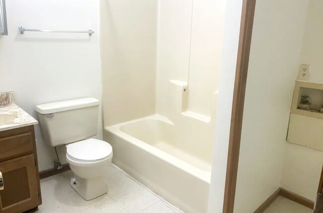 Building Photo - 418 Cadillac St